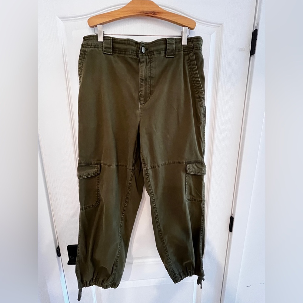 Old Navy Women's Army Green Balloon Cargo Pants